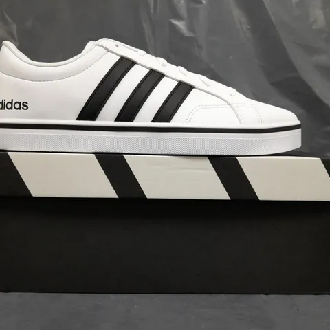 BOXED PAIR OF ADIDAS VS PACE 2.0 SHOES IN WHITE/BLACK/BLUE SIZE UK 10