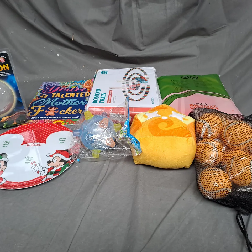 LARGE BOX OF ASSORTED TOYS AND GAMES TO INCLUDE TEDDIES, TENNIS BALLS AND DOMINO TRAIN
