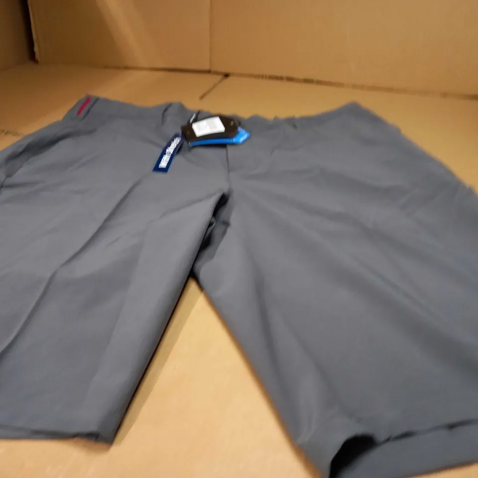 ISLAND GREEN GREY GOLF SHORTS - SIZE W38