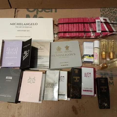 LOT OF ASSORTED FRAGRANCE TESTERS TO INCLUDE PENHALIGONS, ALIEN AND THOMSON CARTER