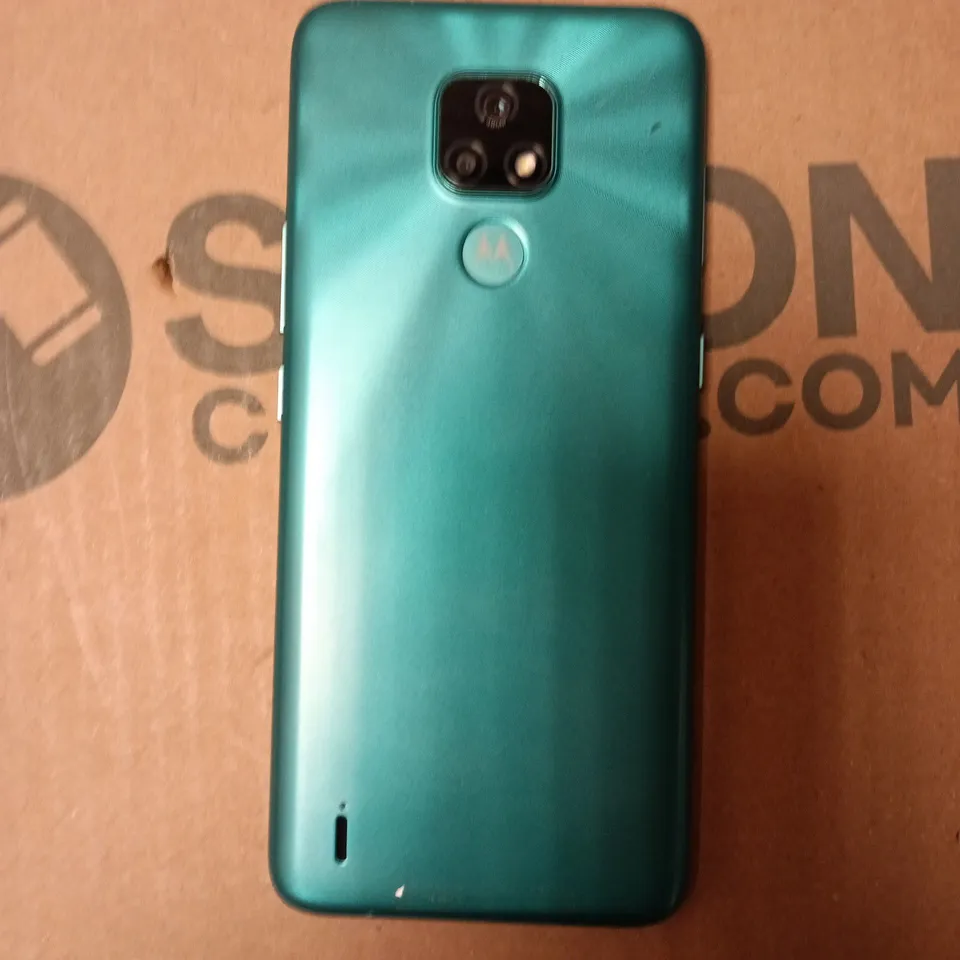 MOTOROLA MOTO E7 IN GREEN