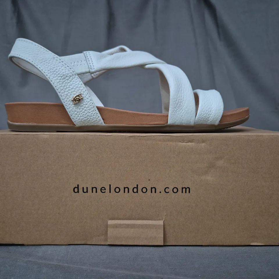 BOXED PAIR OF DUNE LONDON 487 LANDIES OPEN TOE SANDALS IN WHITE SIZE 5