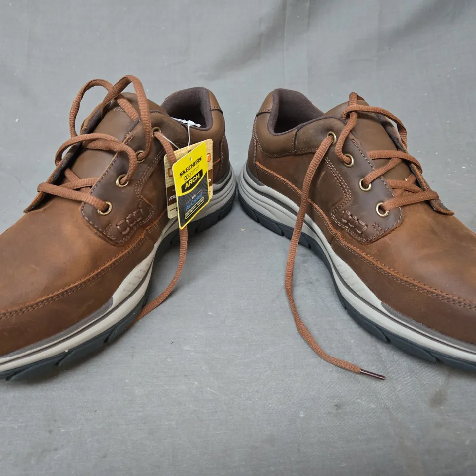 BOXED PAIR OF SKECHERS SHOES IN BROWN UK SIZE 10