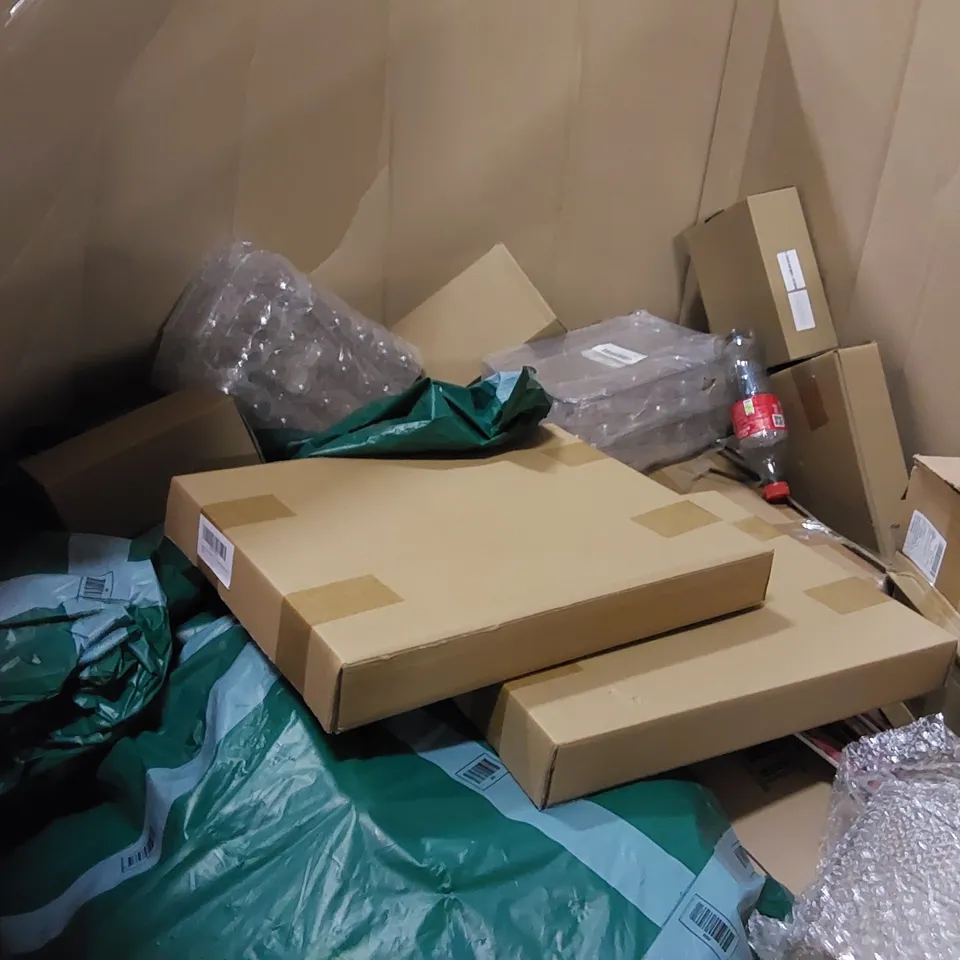 PALLET OF ASSORTED ITEMS INCLUDING: ELECTRIC BLANKET, WORLD MAP PICTURE, PET BED, ARTIFICIAL FLOWERS, TOILET SEAT