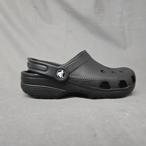 CROCS CLASSIC KID S CLOG SANDAL WITH BACK STRAP IN BLACK - UK J2