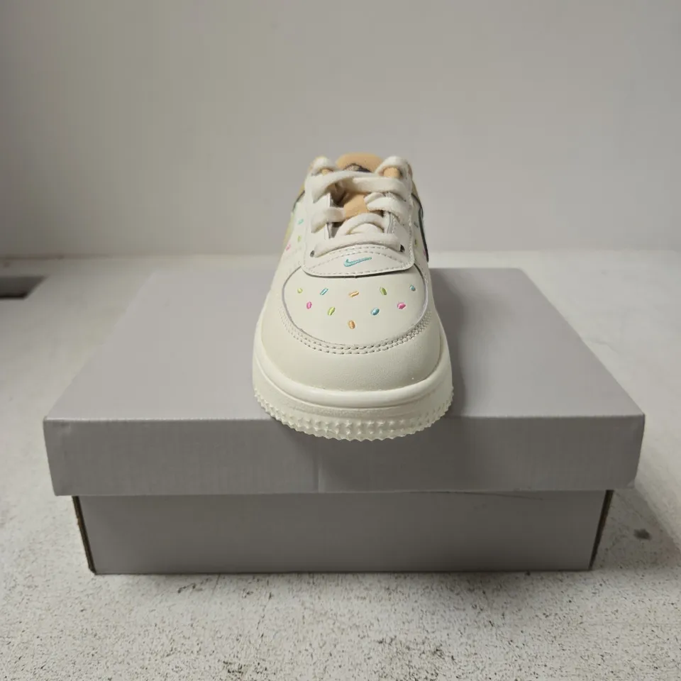 NIKE FORCE 1 LOW BT LACE KIDS' TRAINERS – 9.5C