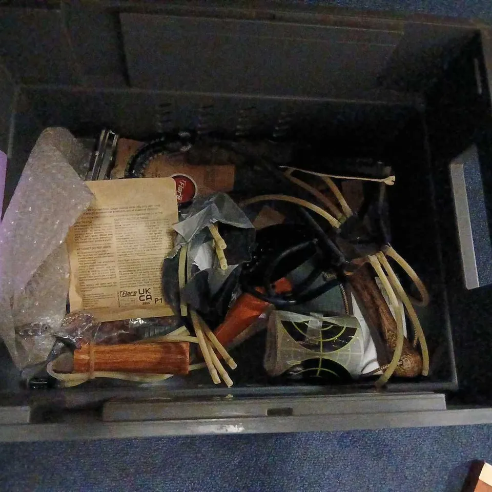 ASSORTED HUNTING ACCESSORIES TO INCLUDE; LED TORCH WITH CASE & ACCESSORIES AND CATAPULTS