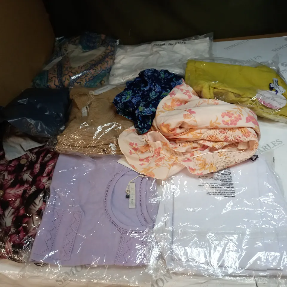 BAG OF APPROX 10 ASSORTED CLOTHING ITEMS TO INCLUDE - MAISON DE NIMES - EMELIA