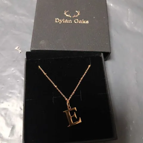 DYLAN OAKS GOLD-TONE E PENDANT NECKLACE