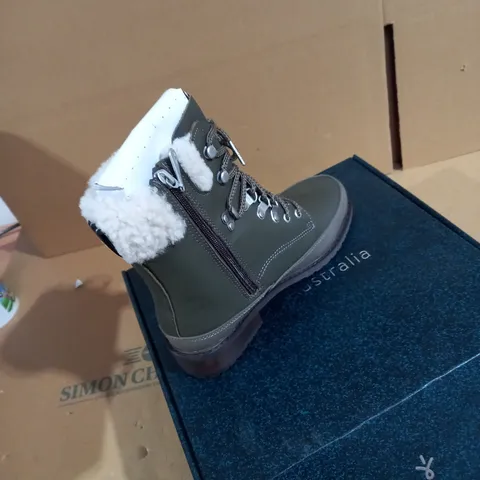 EMU OKAB WATERPROOF BOOT SIZE 5 