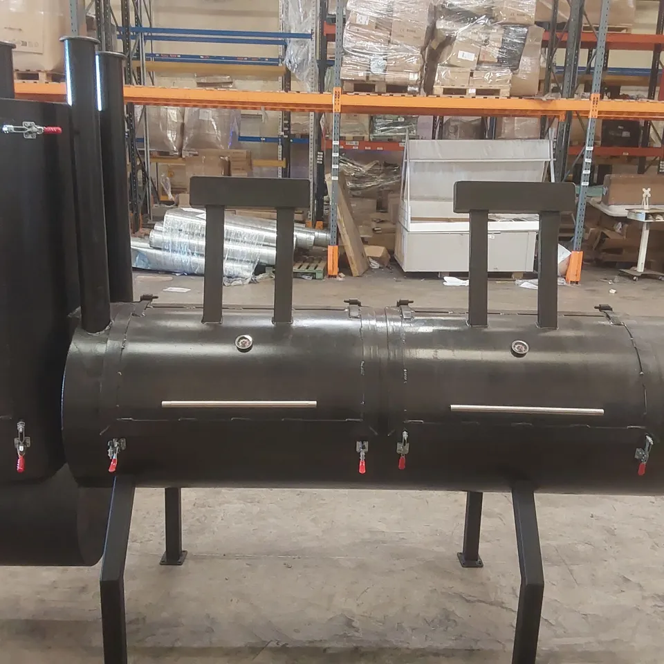 HEAVY DUTY CUSTOM-BUILT SMOKER MADE FROM 6MM STEEL PLATE, FINISHED IN BLACK HAMMERED PAINT