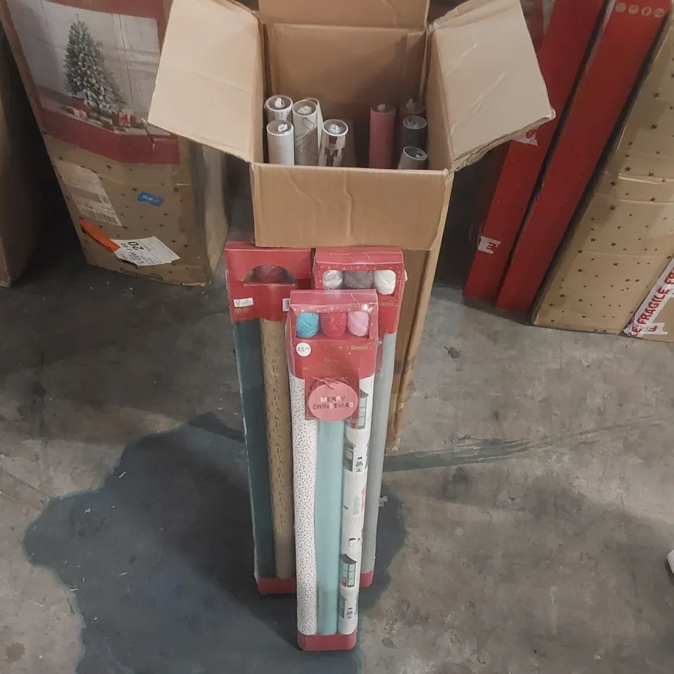 BOX CONTAINING A LARGE QUANTITY OF ASSORTED CHRISTMAS WRAPPING PAPER