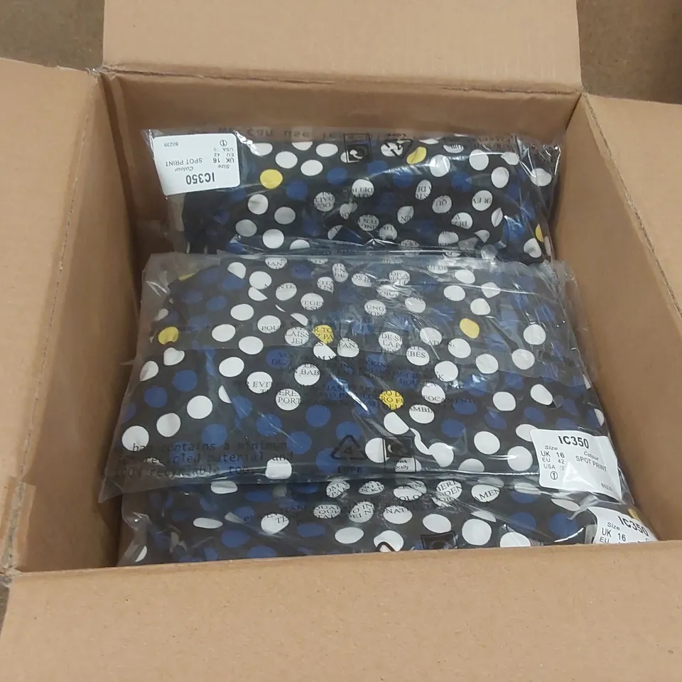 BOX CONTAINING APPROXIMATELY 10x BRAND NEW JD WILLIAMS SPOT PRINT TWIST DRAPE TOPS - SIZE 16