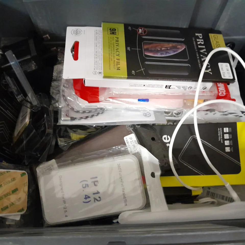 LOT OF ASSORTED MOBILE PHONE ACCESSORIES TO INCLUDE CASES, SCREEN PROTECTORS AND CABLES