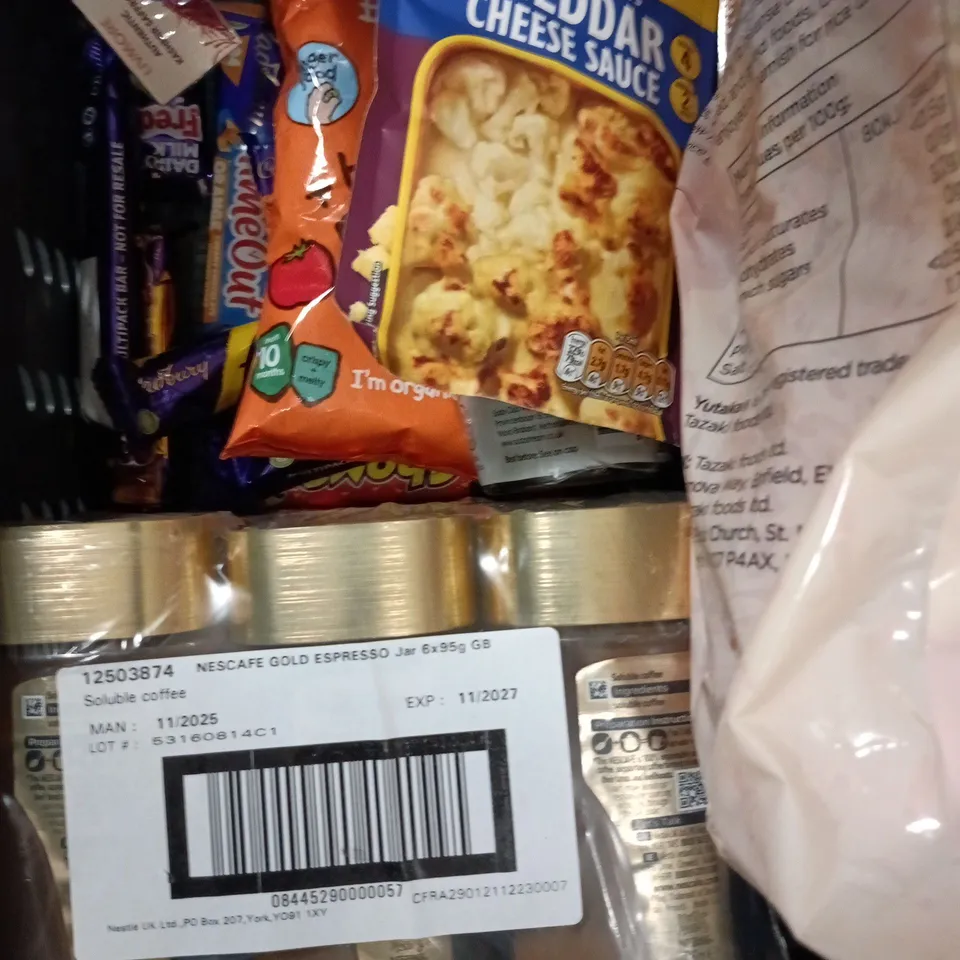 APPROXIMATELY 10 ASSORTED FOOD/DRINK PRODUCTS TO INCLUDE NESCAFE COFFEE, COLMANS CHEESE MIX, SAFRON ETC 
