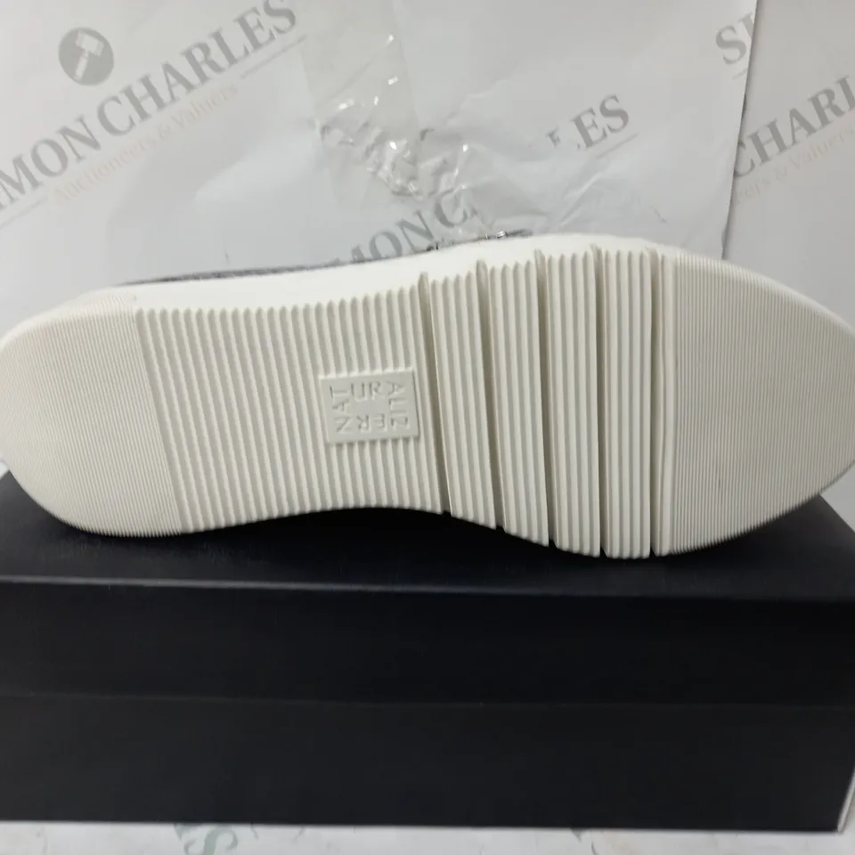 BOXED PAIR OF NATURALIZER PLATFORM SLIP ON SHOES - SIZE 6