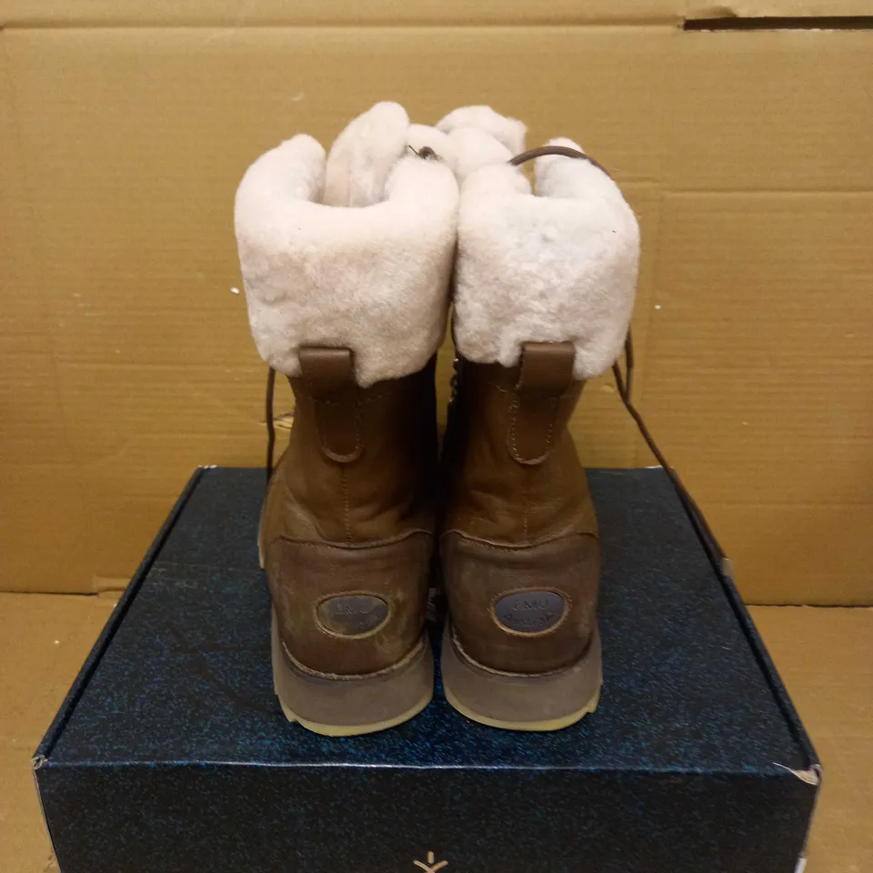 EMU COMORO WATERPROOF LEATHER BOOT - SIZE 8