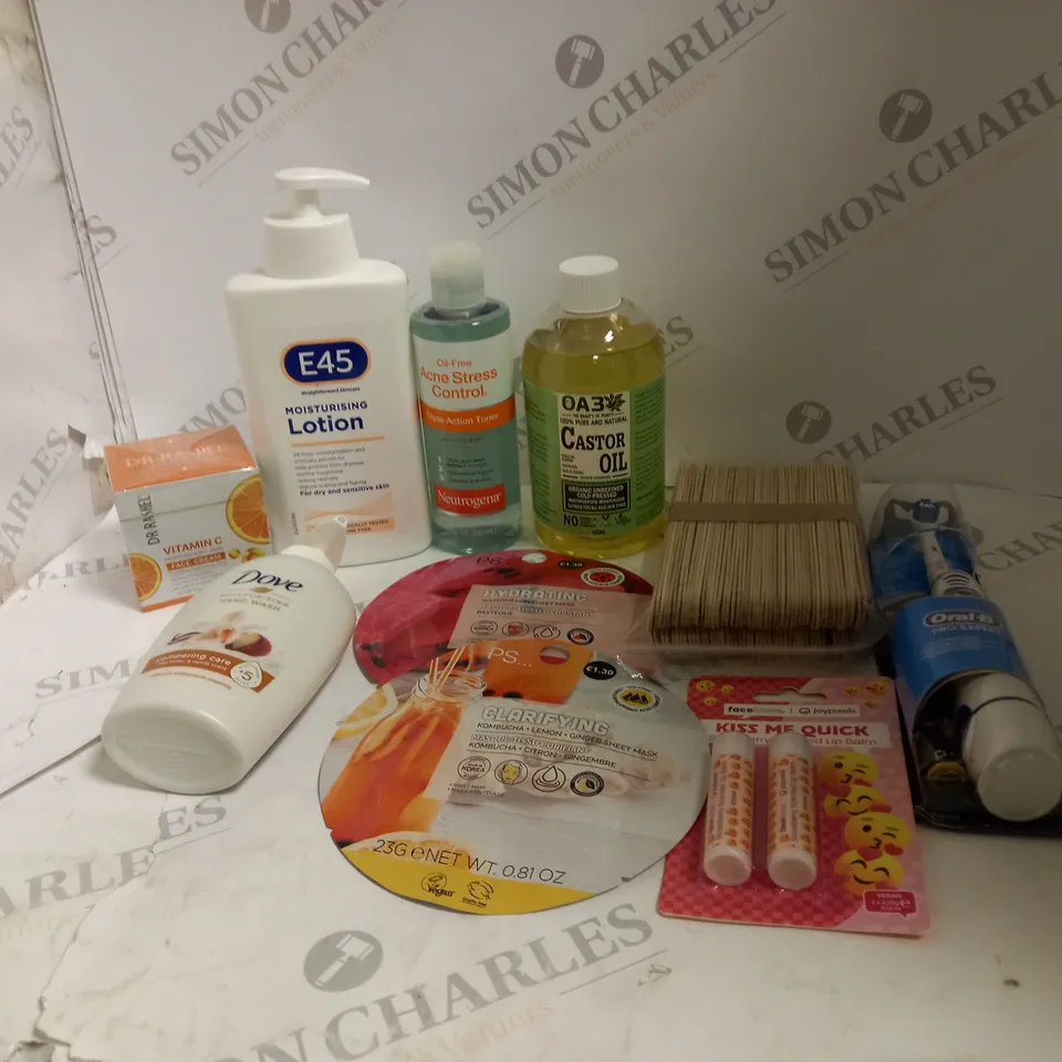 BOX OF ASSORTED COSMETIC ITEMS TO INCLUDE E45, DOVE AND CASTOR OIL