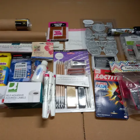 LOT OF ASSORTED STATIONARY ITEMS TO INCLUDE SKETCHING SET, PRITT STICK AND REXEL STAPLES