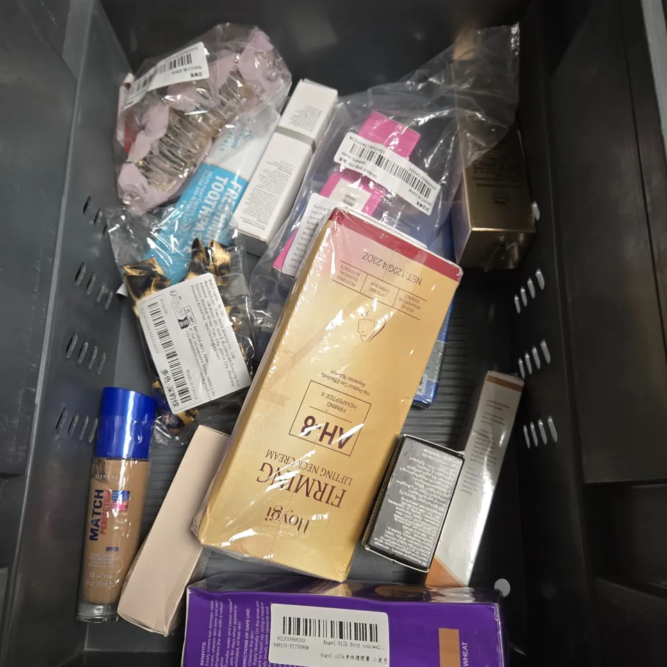 APPROXIMATEY 20 ASSORTED HEALTH AND BEAUTY PRODUCTS TO INCLUDE - NIVEA CARE SHOWER - MALIBU DRY OIL SPRAY - DERMATICA ADVANCED DARK SPOT CORRECTOR SERUM - ETC