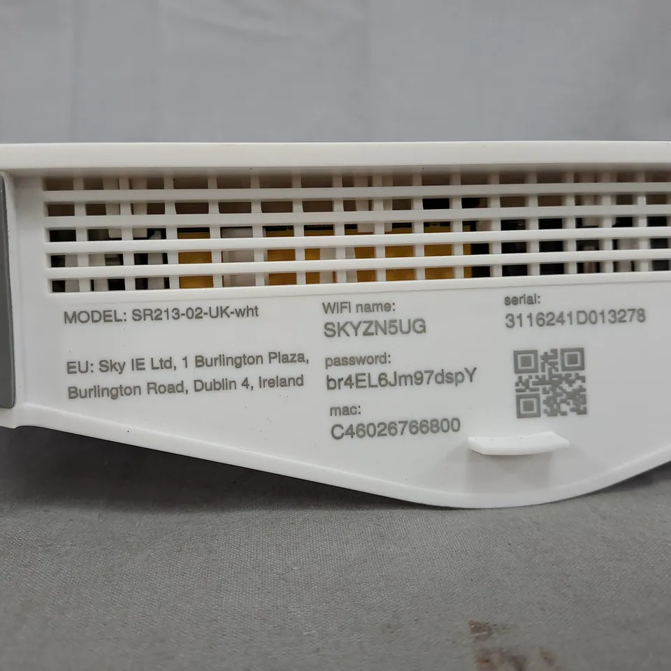 SKY SR213-02-UK-WHT WIRELESS ROUTER