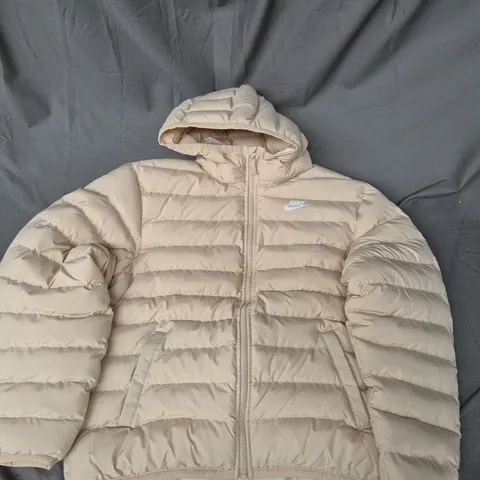 NIKE HOODED PUFFER JACKET IN CREAM - XL