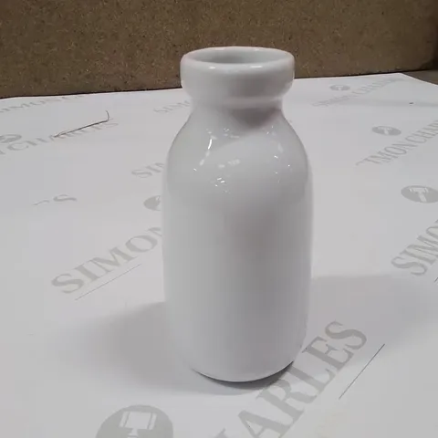 BOX CONTAINING 12 MINI TABLE VASES