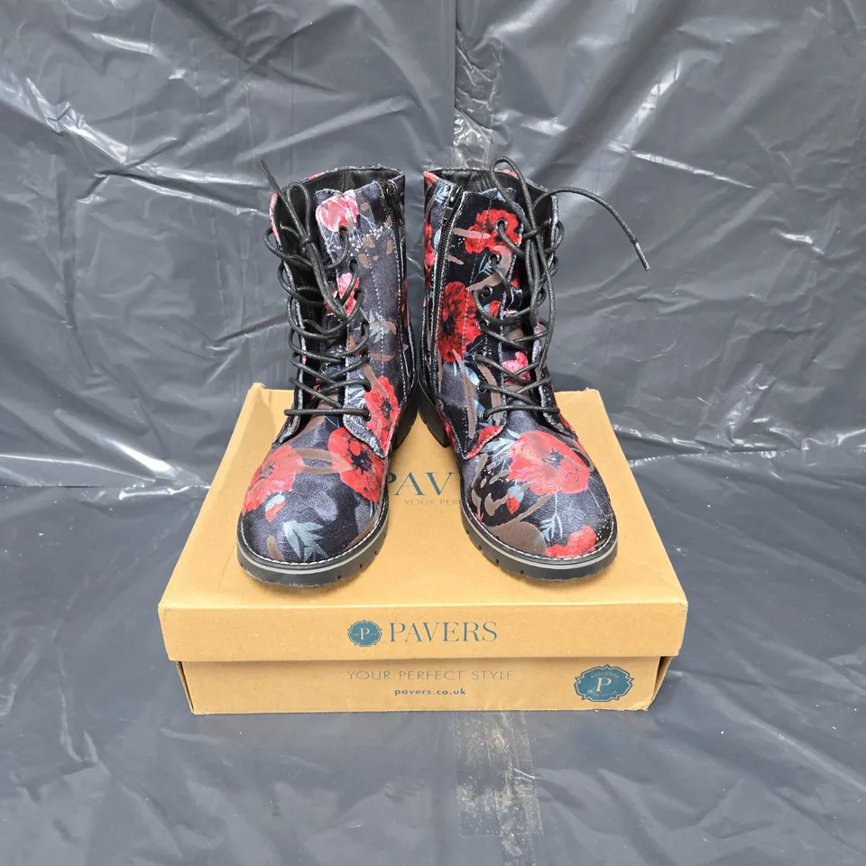 BOXED PAIR OF PAVERS FLORAL BOOTS IN NAVY MULTI - SIZE 7