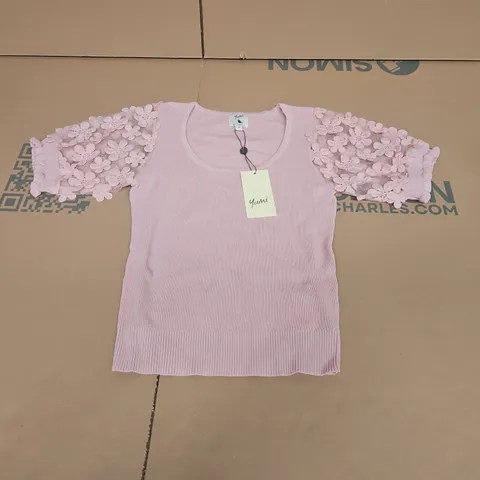 YUMI FLORAL SLEEVED TOP IN BLUSH - S