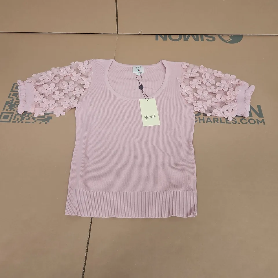 YUMI FLORAL SLEEVED TOP IN BLUSH - S