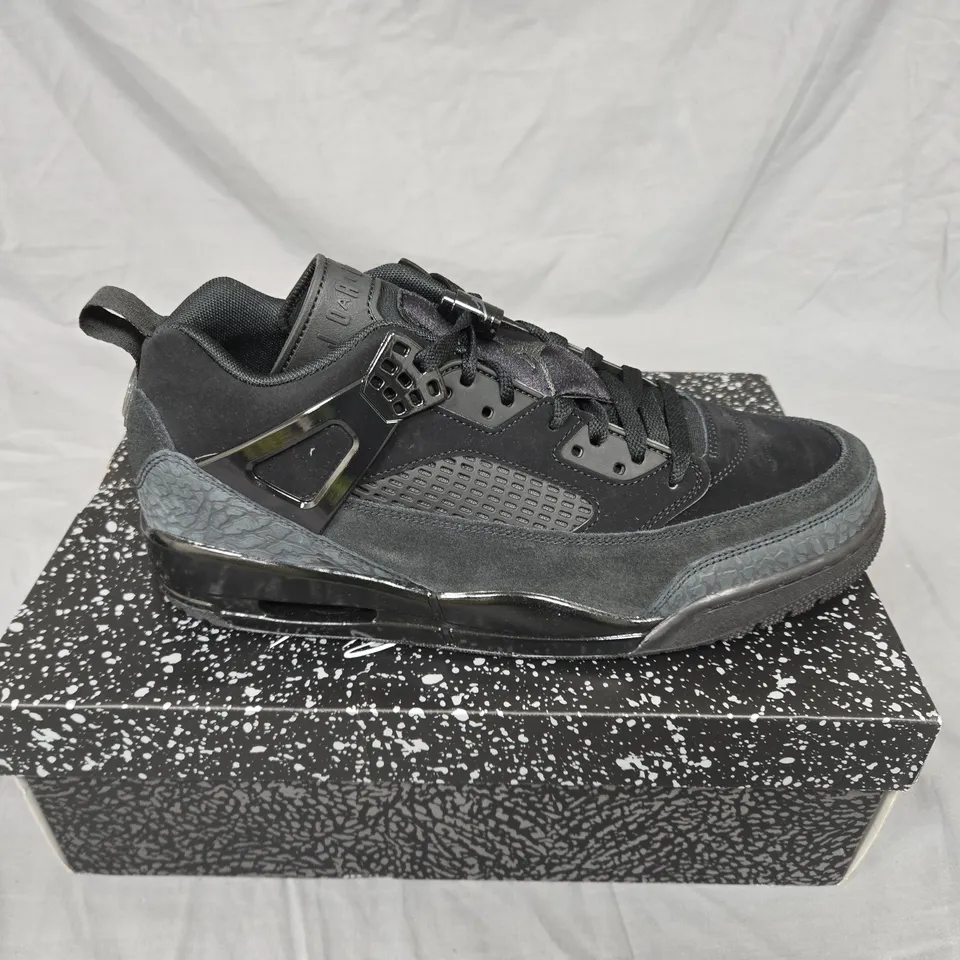 AIR JORDAN 4 RETRO BLACK SNEAKERS – BOXED (UK SIZE 10.5)