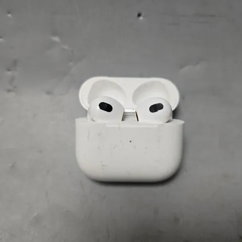 APPLE AIRPODS WITH CHARGING CASE - A2566 