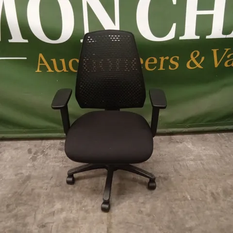 OFFICE CHAIR WITH PLASTIC BACK - BLACK