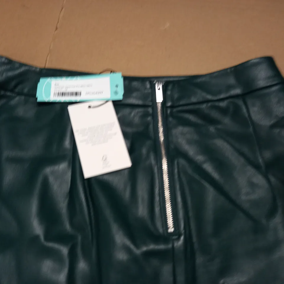 &ET SOLANGE SEAMED GREEN PU MINI SKIRT - UK 12