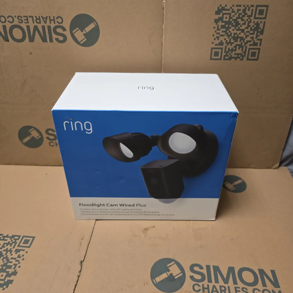 BOXED RING FLOODLIGHT CAM WIRED PLUS