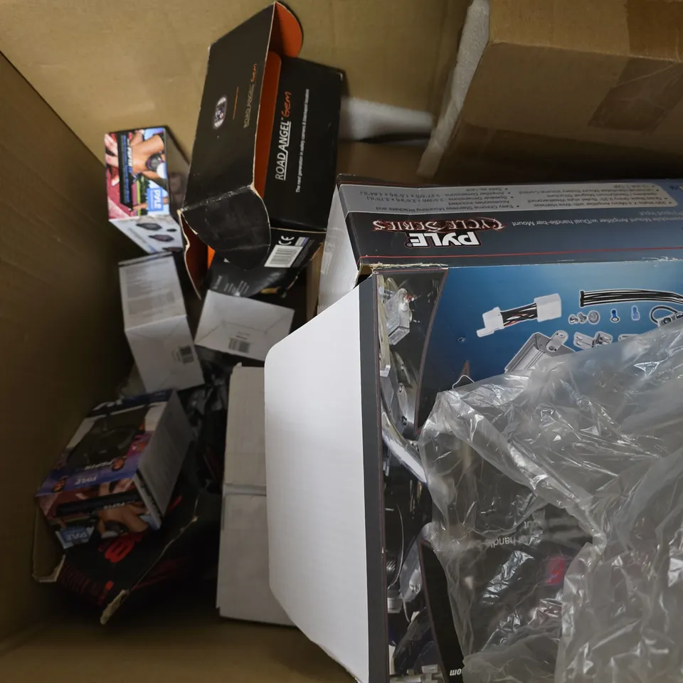 BOX OF APPROXIMATELY 6 ASSORTED ITEMS TO INCLUDE - PYLE PSPTR WATCH , DS18 PAD , PYLE 6.5 IN WALL SPEAKER ETC