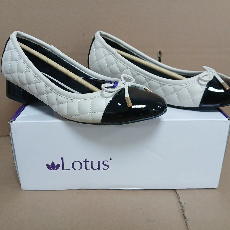 BOXED PAIR OF LOTUS LOW BLOCK HEEL SHOES IN CREAM/BLACK SIZE 5