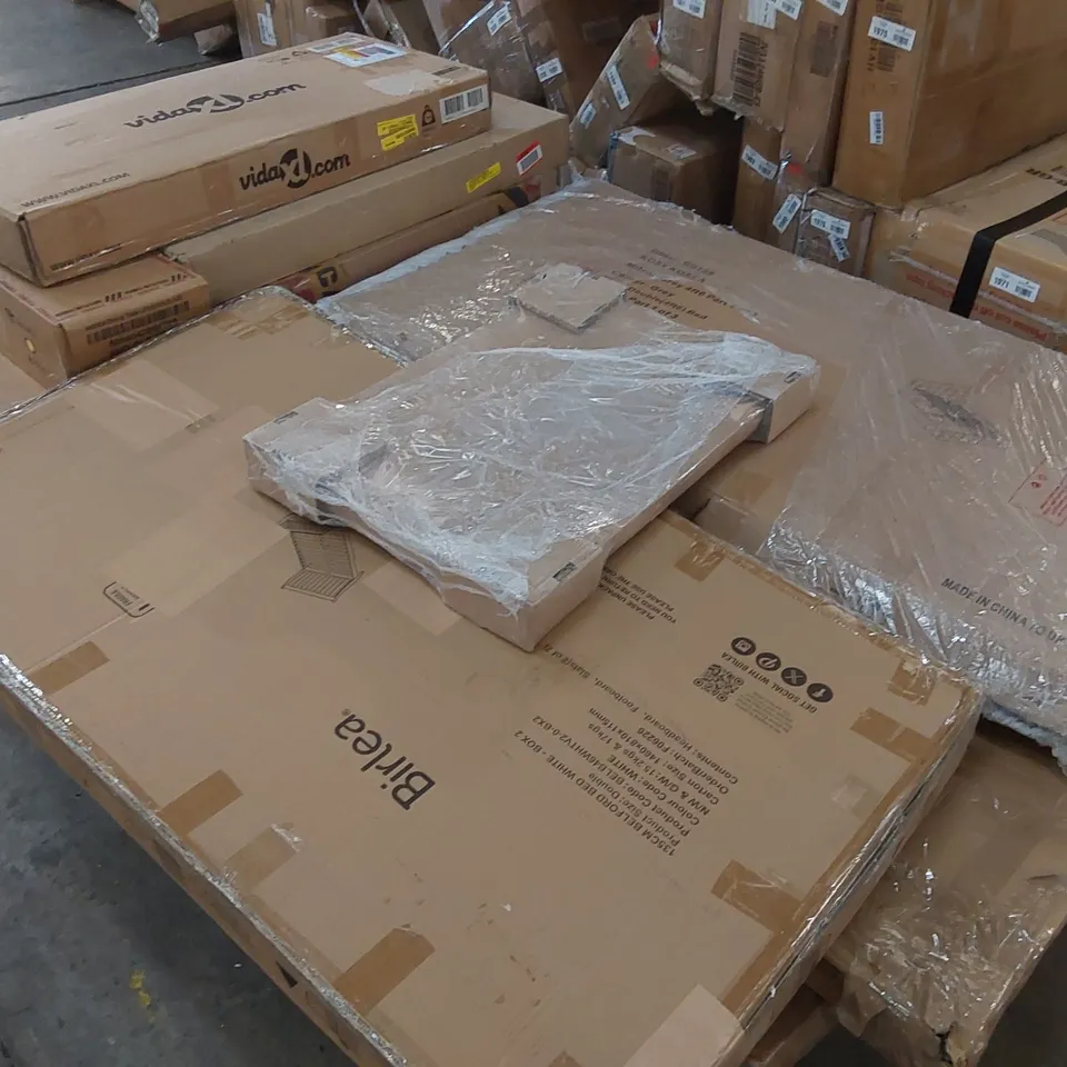 PALLET CONTAINING A LARGE ASSORTMENT OF FURNITURE PARTS