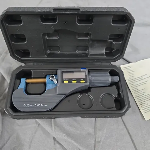 Digital micrometer 0-25 mm (0.001 mm) in case