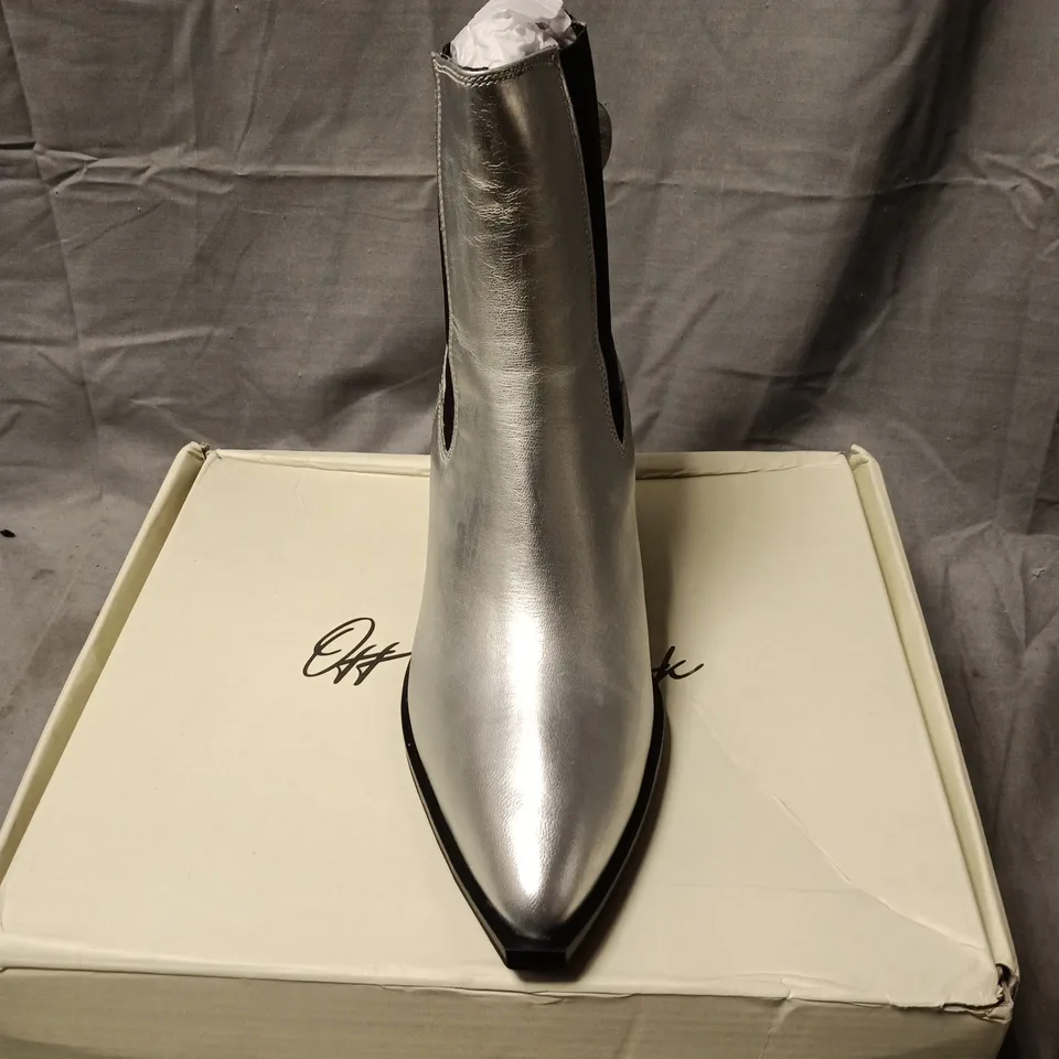 OFF THE HOOK LONDON SILVER METALLIC CHELSEA BOOTS – WOMEN'S SIZE 5.5 BOXED
