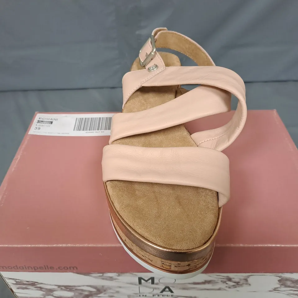 BOXED MODA IN PELLE LEATHER SANDALS IN CAMEO - SIZE 39