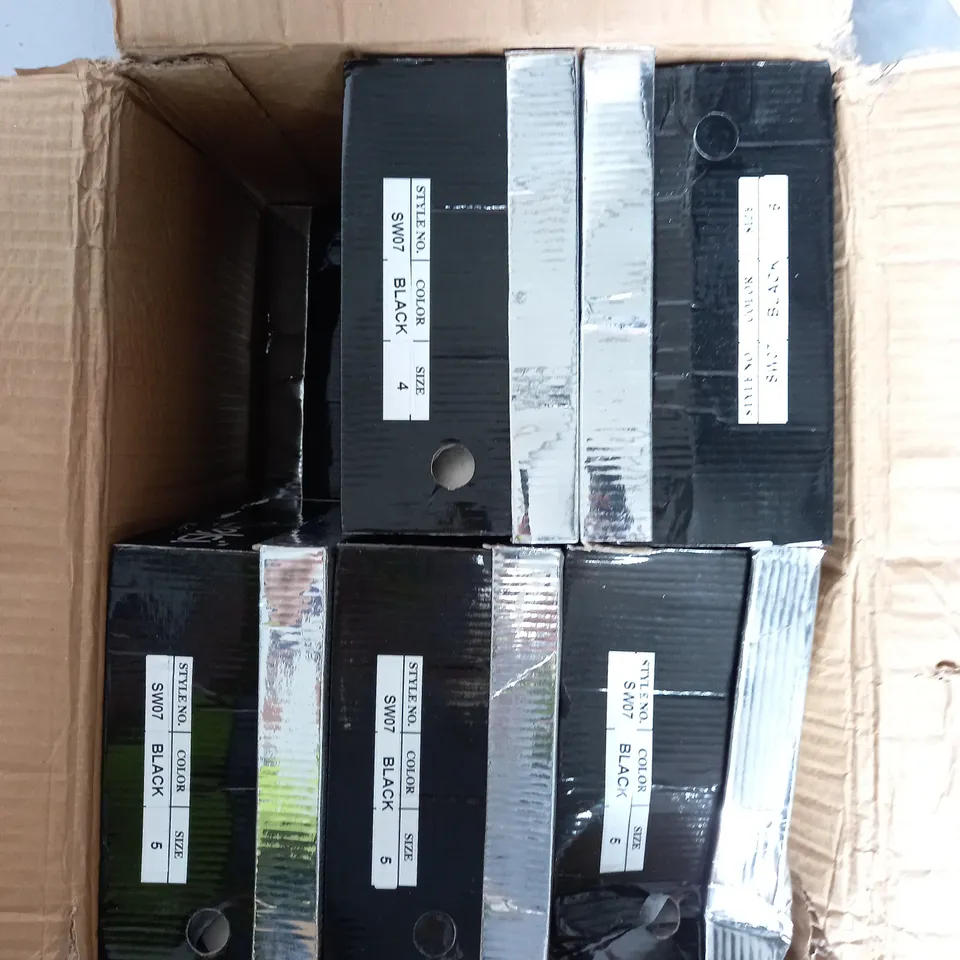 BOX OF 12 PAIRS OF KELSI STRAP HEELS IN BLACK/GOLD - VARIOUS SIZES