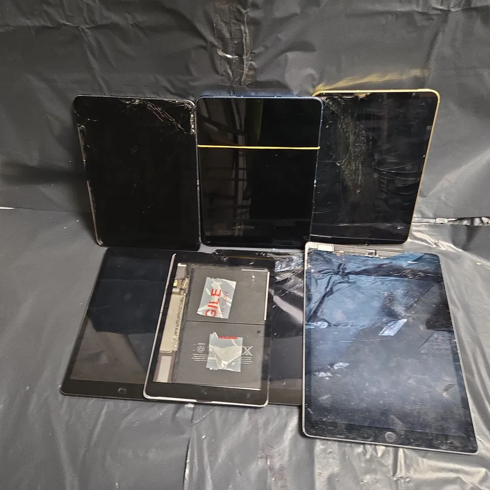 APPROXIMATELY 7 ASSORTED DAMAGED APPLE TABLETS IN VARIOUS MODELS & COLOURS