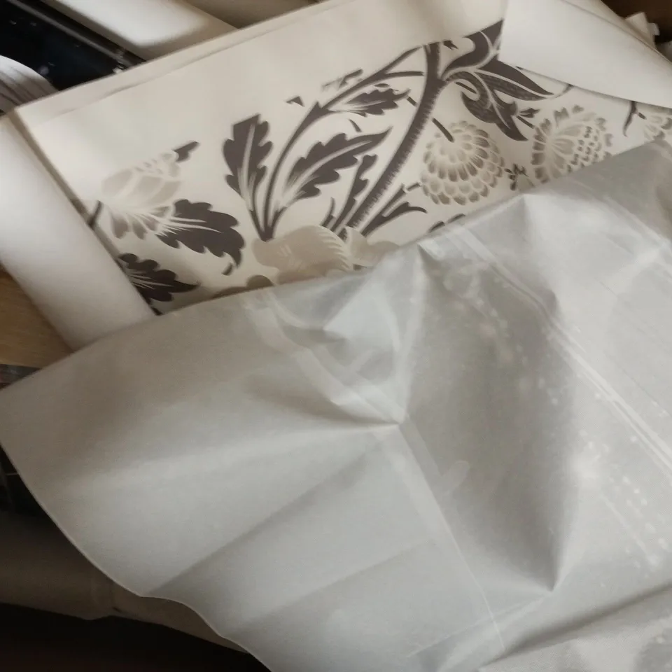 BOX OF APPROXIMATELY 30 ASSORTED ART PRINTS AND POSTERS