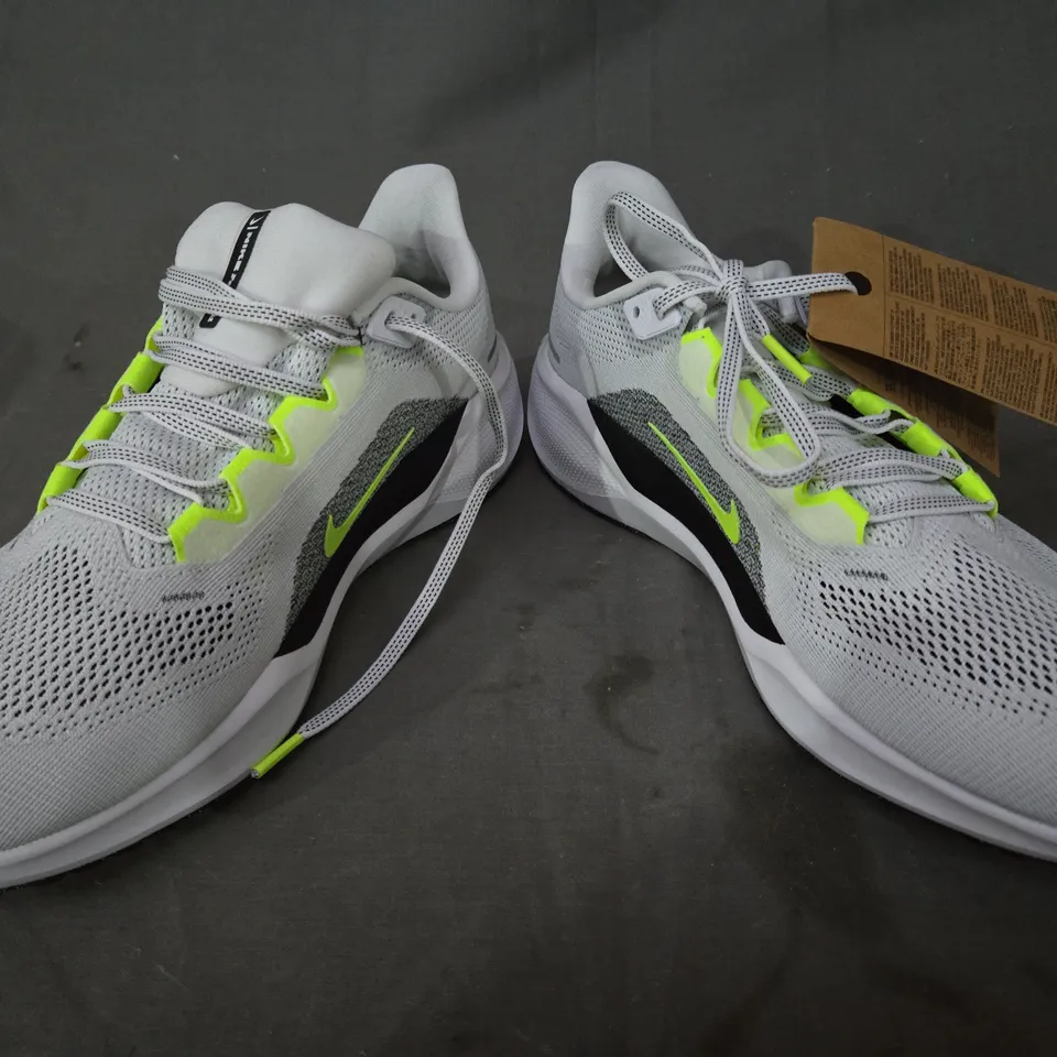 BOXED PAIR OF NIKE AIR ZOOM PEGASUS 41 SHOES IN WHITE/NEON GREEN UK SIZE 9