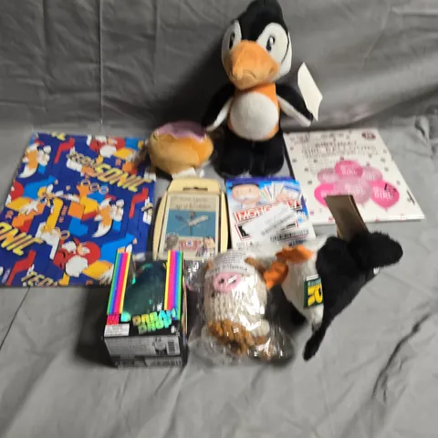 TOTE OF APPROXIMATE;Y 10 ASSORTED TOYS AND GAMES TO INCLUDE TEDDIES, TOP TRUMPS AND BALLOONS