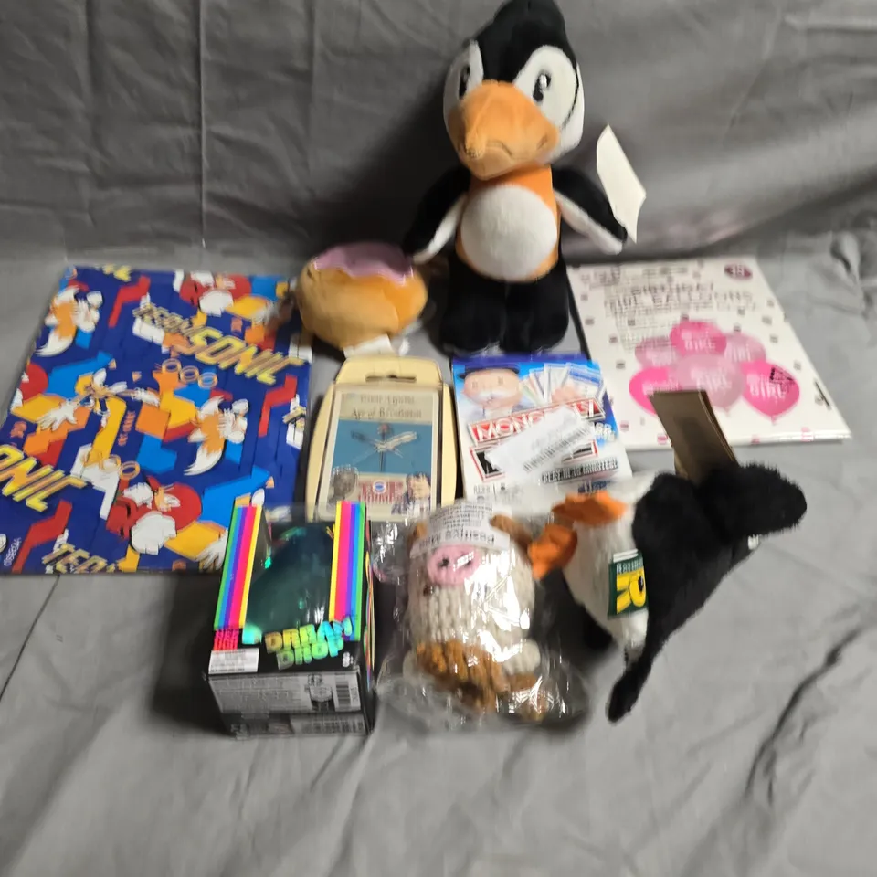 TOTE OF APPROXIMATE;Y 10 ASSORTED TOYS AND GAMES TO INCLUDE TEDDIES, TOP TRUMPS AND BALLOONS