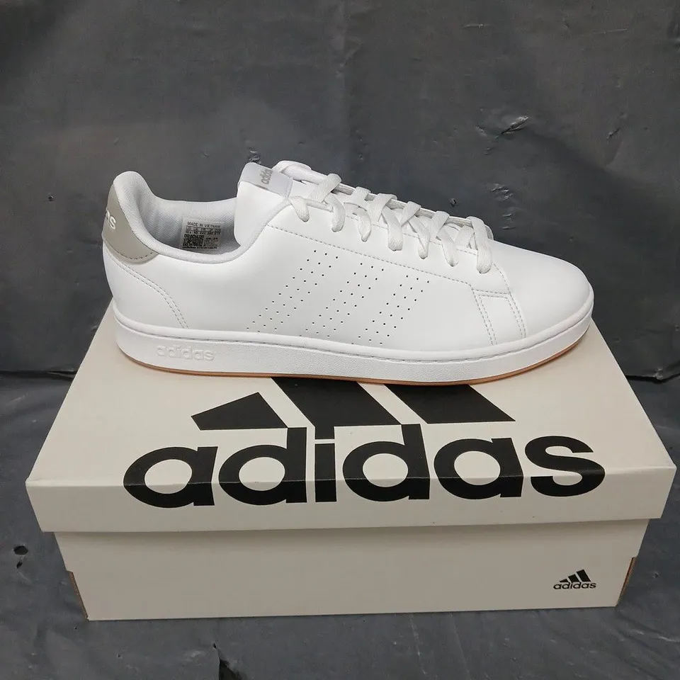 BOXED PAIR OF ADIDAS ADVANTAGE TRAINERS IN WHITE - 10 