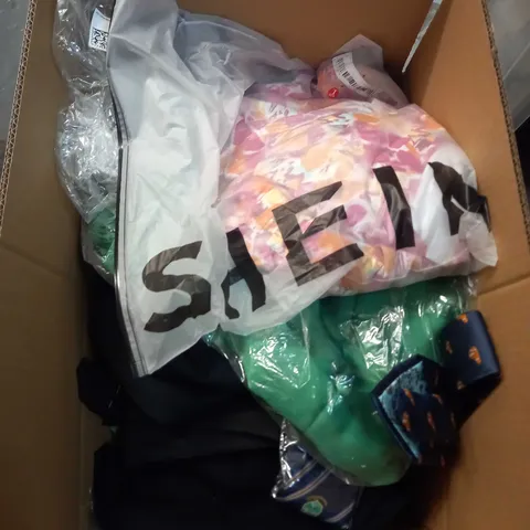 LOT OF A SIGNIFICANT QUANTITY OF ASSORTED CLOTHING AND ACCESSORIES TO INCLUDE; T-SHIRTS, JUMPERS ETC