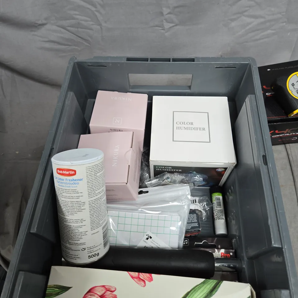 TOTE OF APPROXIMATELY 12 ASSORTED ITEMS TO INCLUDE: UNIBOND AERO 360 REFILL TABS